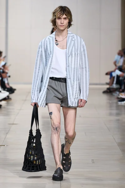 Look 4